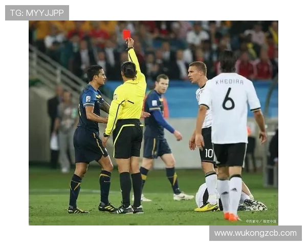 假摔为何有时不给黄牌？裁判判罚尺度全解析