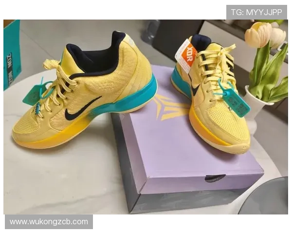 莫兰特又双叒夜店蹦迪了，这回穿的还是镶钻拖鞋？