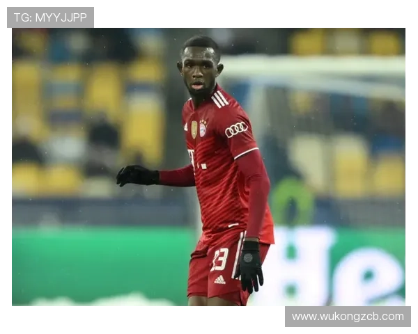 范戴克连续高位逼抢压制对手防线，展现本赛季角色转变优势